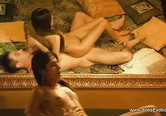Le sexe Anal pour brunette avec un gros nouveau porno américain et délicieux cul