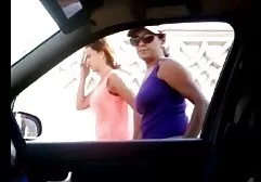 Il frappe sa bite devant les femmes. film film porno américain