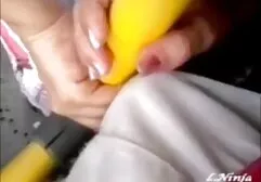 La vidéo xxx américain fille fait un cadeau inoubliable pour son amie.