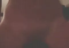 L'actrice de cul film film porno américain est prête à accepter un membre, puis un énorme gode.