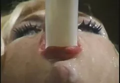 La le film porno américain fille semble amoureuse de son amant.