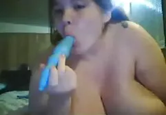Le gode filme porno américain est le meilleur ami de la brune.