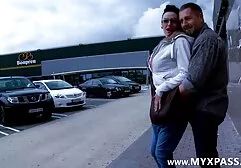 Jeune le film porno américain Minx réprimander un homme