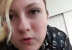 Un homme films pornographiques américains qui pleure désespérément un membre du trou anal de l'étudiant