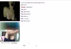 La vidéo xxx américain jeune blonde attend un rendez-vous avec un homme