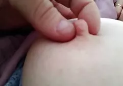 L'homme a couru nouveau porno américain vers sa fille préférée.