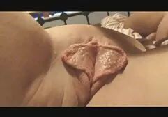 La blonde est grande vidéo xxx américain au lit.