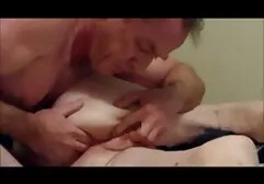 Les amateurs porno massage américain de sport séduisent les blondes pour un trio.