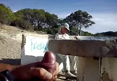 Bronzé et plein massage porno américain de sexe en trio avec de belles branches