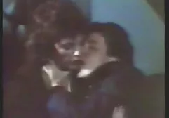 La jeune american star porno brune a décidé de jouer dans un film pornographique.