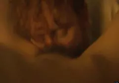 Homme baise femme dans le film porno x américain bureau du juge.