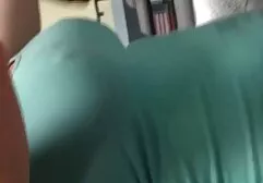 Deux belles filles au service de porno sud américain l'homme chanceux.