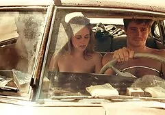 Les putes russes montrent des film porno américains seins petits et minces.