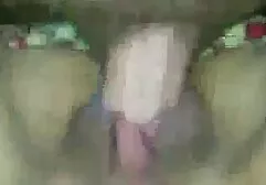 Un le film porno américain homme a enlevé les membres d'une brune chaude et serrée.